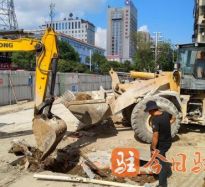 草极品骚逼视频高温下的坚守｜道路建设者用汗水铺就畅通路